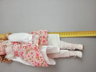 Muñeca de porcelana rubia ojos azules