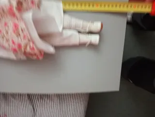 Muñeca de porcelana rubia ojos azules