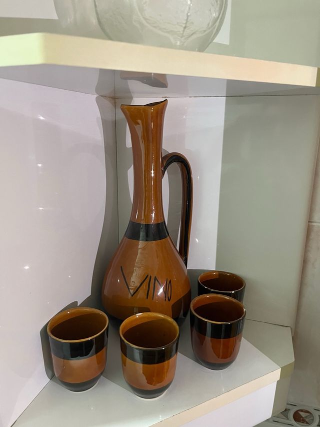 Jarra y 4 vasos de vino de cerámica