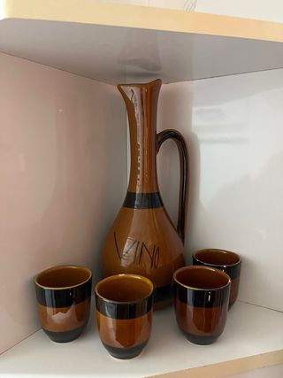 Jarra y 4 vasos de vino de cerámica
