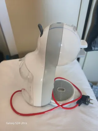 Cafetera Dolce Gusto Blanca y Gris