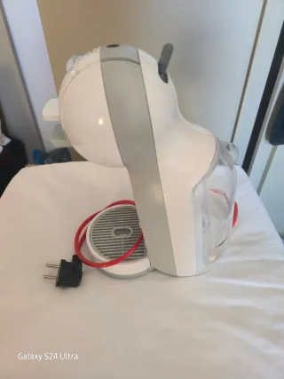 Cafetera Dolce Gusto Blanca y Gris