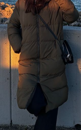 Abrigo largo acolchado verde oscuro