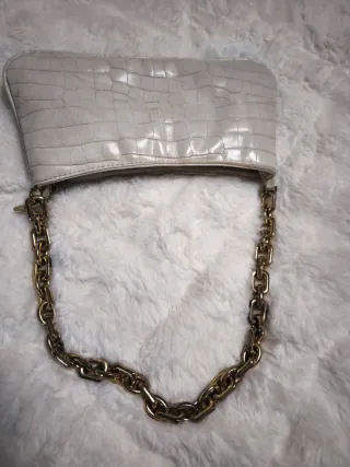 Bolso Zara mujer beige cadena dorada