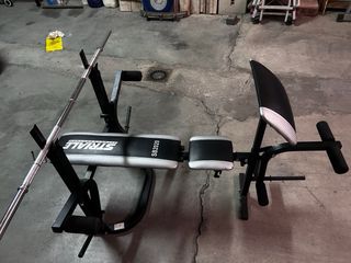máquina de gimnasio + pesos
