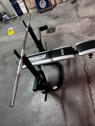 máquina de gimnasio + pesos