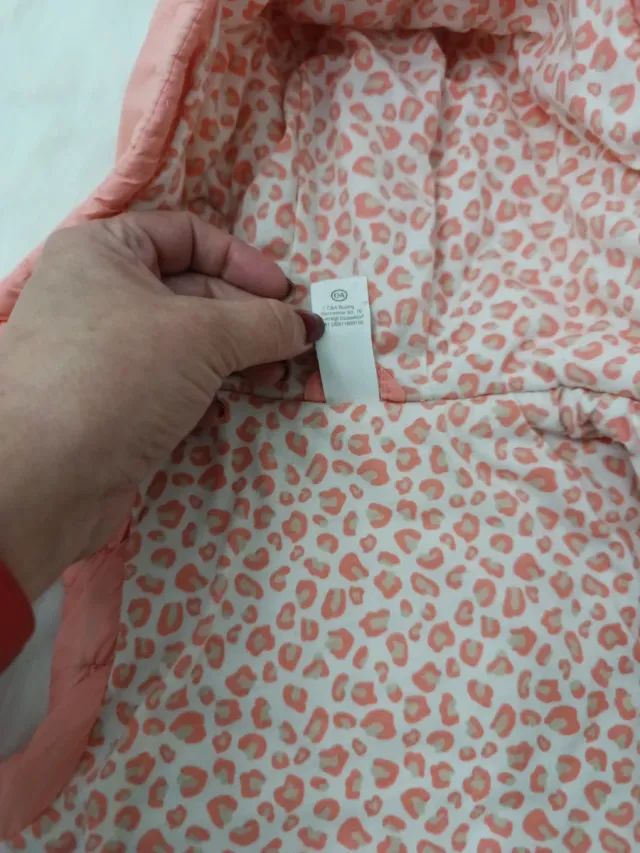 Chaleco niña rosa con capucha