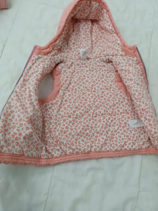 Chaleco niña rosa con capucha