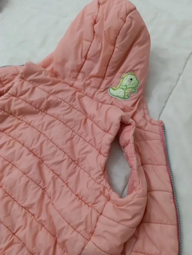 Chaleco niña rosa con capucha
