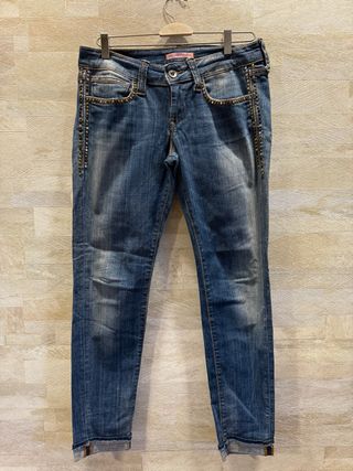 Vaqueros Fornarina mujer con tachuelas