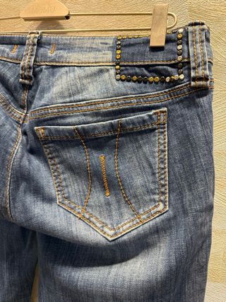 Vaqueros Fornarina mujer con tachuelas