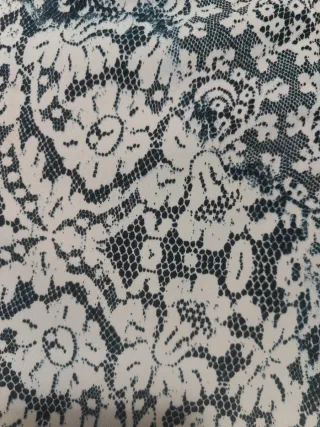 Vestido con capa gasa negro y estampado