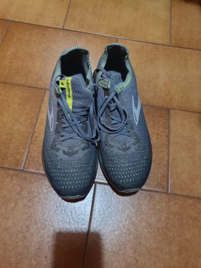 Zapatillas Brooks Levitate 2 Gris Plata Amarillo