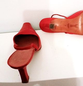 Zapatos de tacón rojos