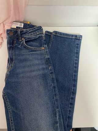 Pantalón vaquero Stradivarius talla 32