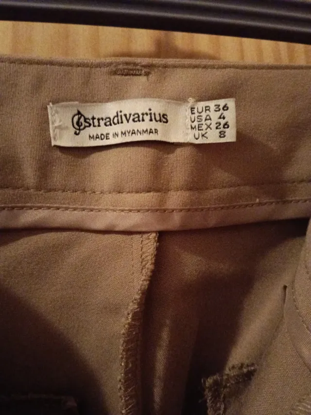Pantalón Stradivarius Beige