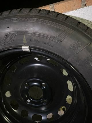 Rueda de repuesto con llanta