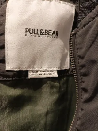 OCASIÓN.Cazadora Bomber Negra. Chico