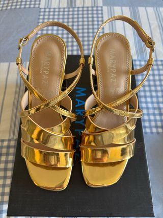 Sandalias tacón MARYPAZ doradas talla 38