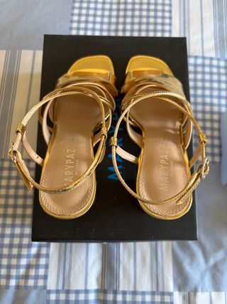 Sandalias tacón MARYPAZ doradas talla 38