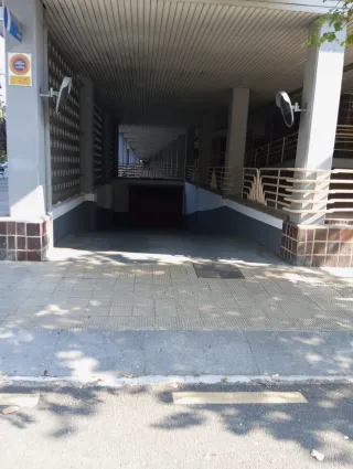 ZONA SAN MARTÍN - TXAGORRITXU ALQUILA PLAZA GARAJE