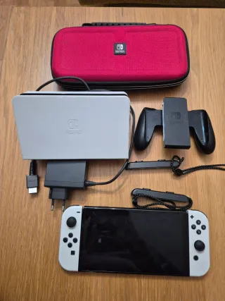 Nintendo Switch OLED Bianca e Nera