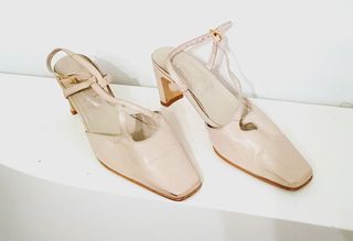 Zapatos de tacón beige