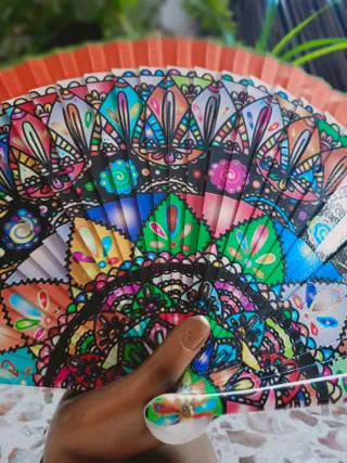 Abanico manada de madera y tela. Nuevo.