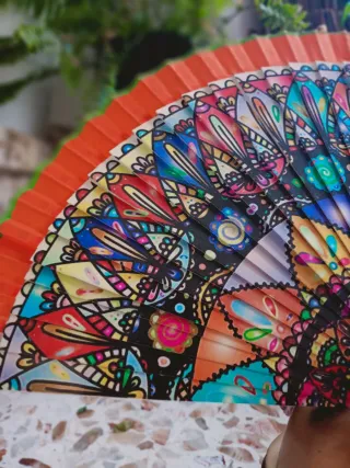 Abanico manada de madera y tela. Nuevo.