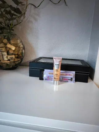 Mascara de pestañas y maquillaje Maybelline