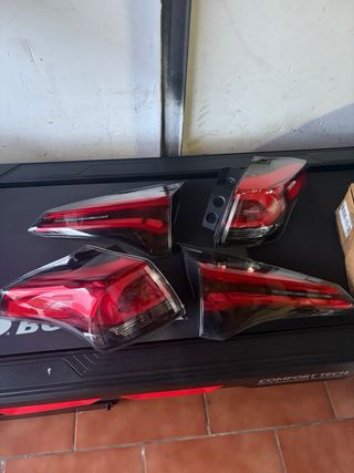 Pilotos Traseros Toyota Rav4 2016 (Juego Completo)