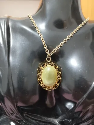 Collana con ciondolo onice dorato