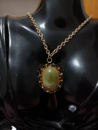 Collana con ciondolo onice dorato