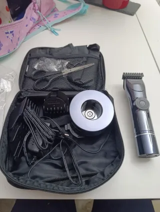 Máquina Cortapelo Profesional Negra y Plateada