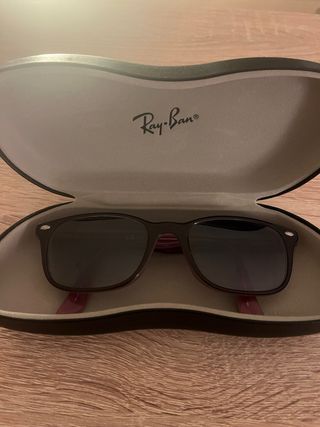 Gafas de sol “Ray-Ban”montura negra y lila