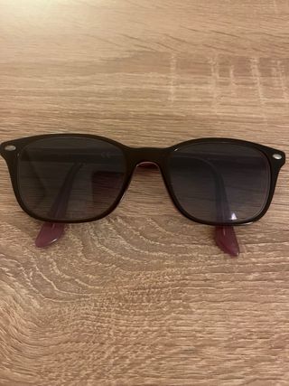 Gafas de sol “Ray-Ban”montura negra y lila