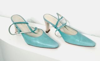 Zapatos de tacón azul turquesa