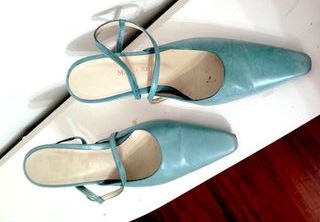 Zapatos de tacón azul turquesa