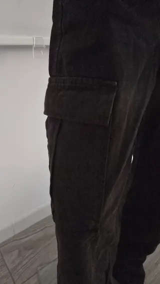 Pantalón vaquero negro ancho con bolsillos