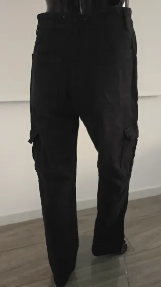 Pantalón vaquero negro ancho con bolsillos