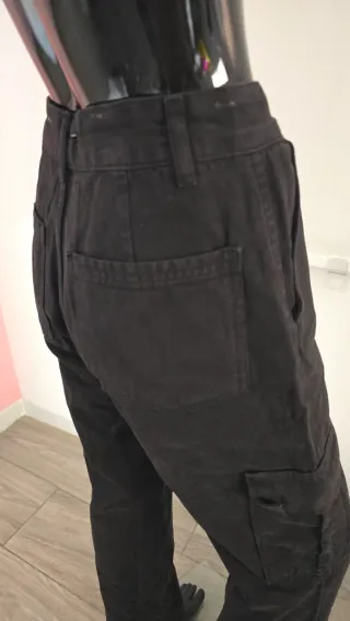 Pantalón vaquero negro ancho con bolsillos