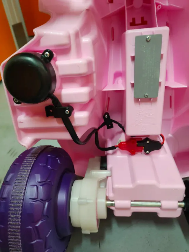 Coche eléctrico infantil rosa