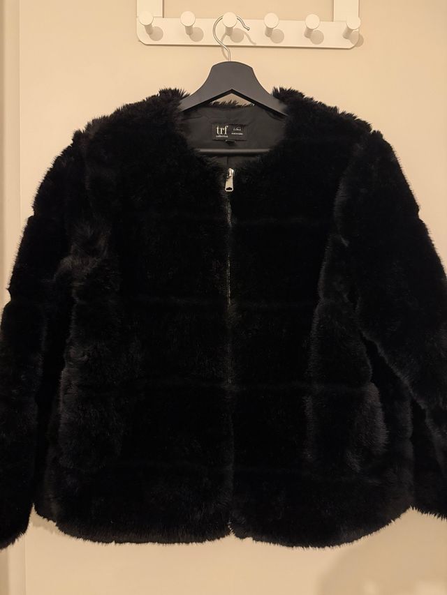 Chaqueta pelo sintético Zara negra talla única