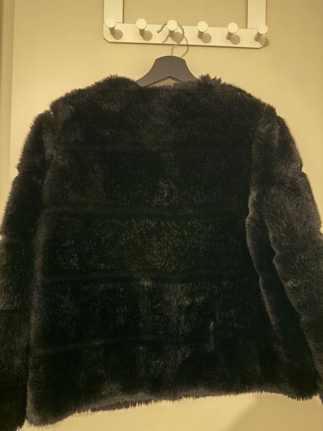 Chaqueta pelo sintético Zara negra talla única