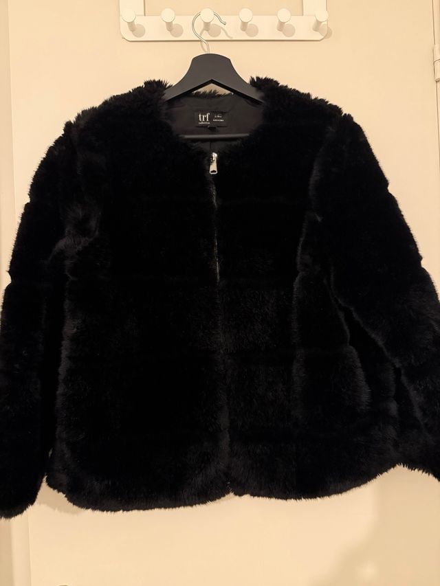 Chaqueta pelo sintético Zara negra talla única