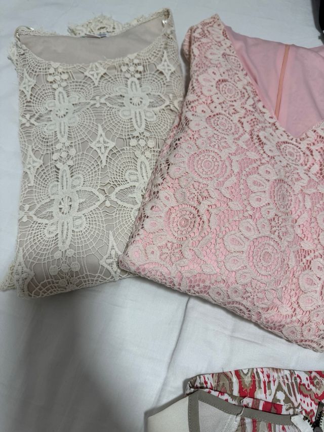 Preciosos vestidos .. Lote dos vestidos de encaje