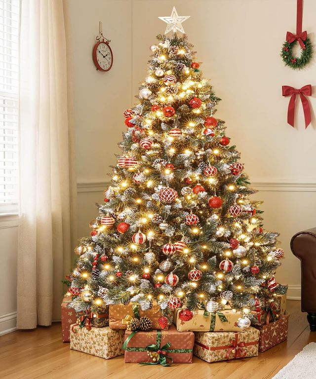 Árvore de Natal Yorbai 180cm com neve LED e pinhas