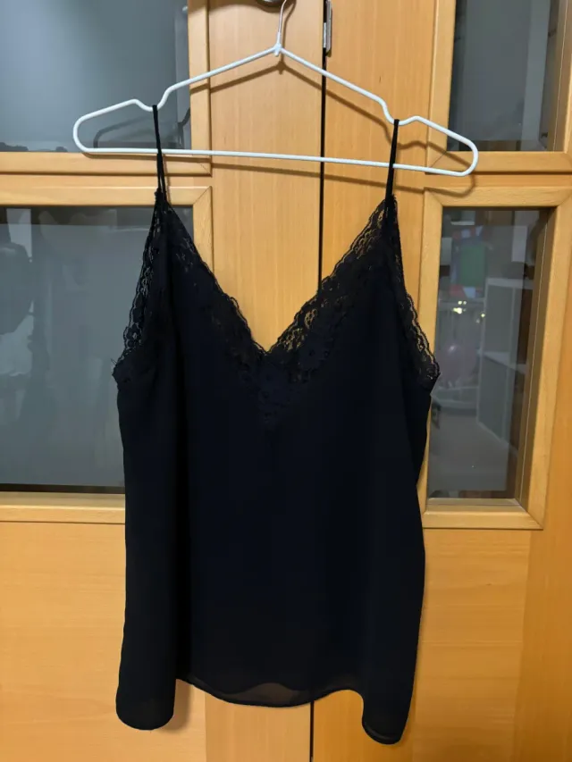 Top lencero negro con encaje