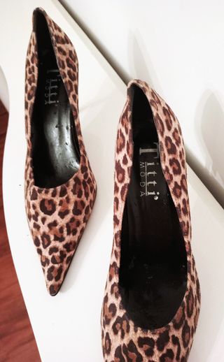 Zapatos de tacón estampado leopardo