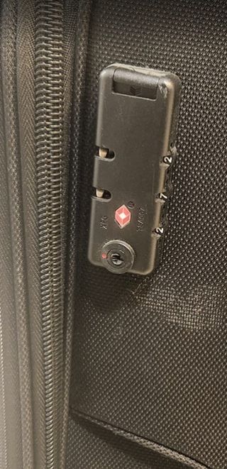 Maleta grande BAGCHERRY negra candado fuelle 4rued